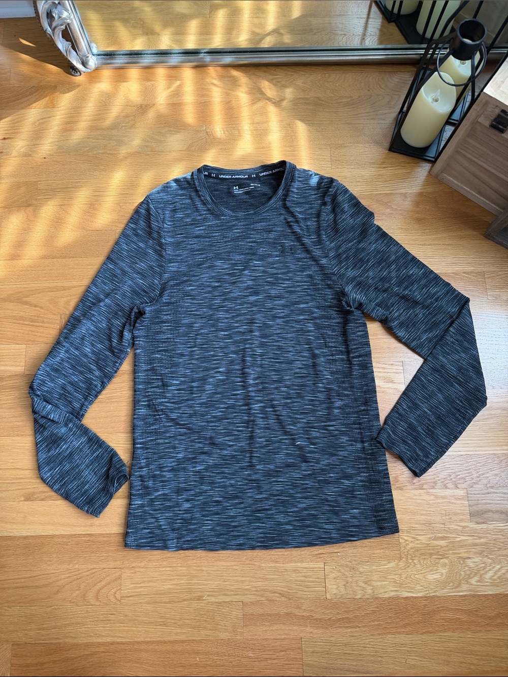 Under Armour Men’s Long Sleeve Heathered Charcoal Performance Tee